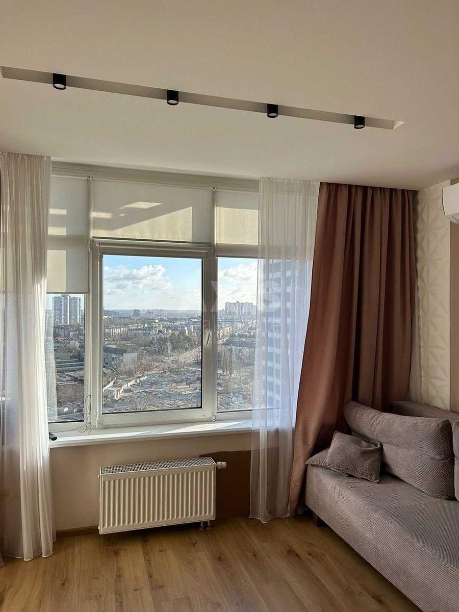 2k apartment vul. Sverstjuka Jevgena 63