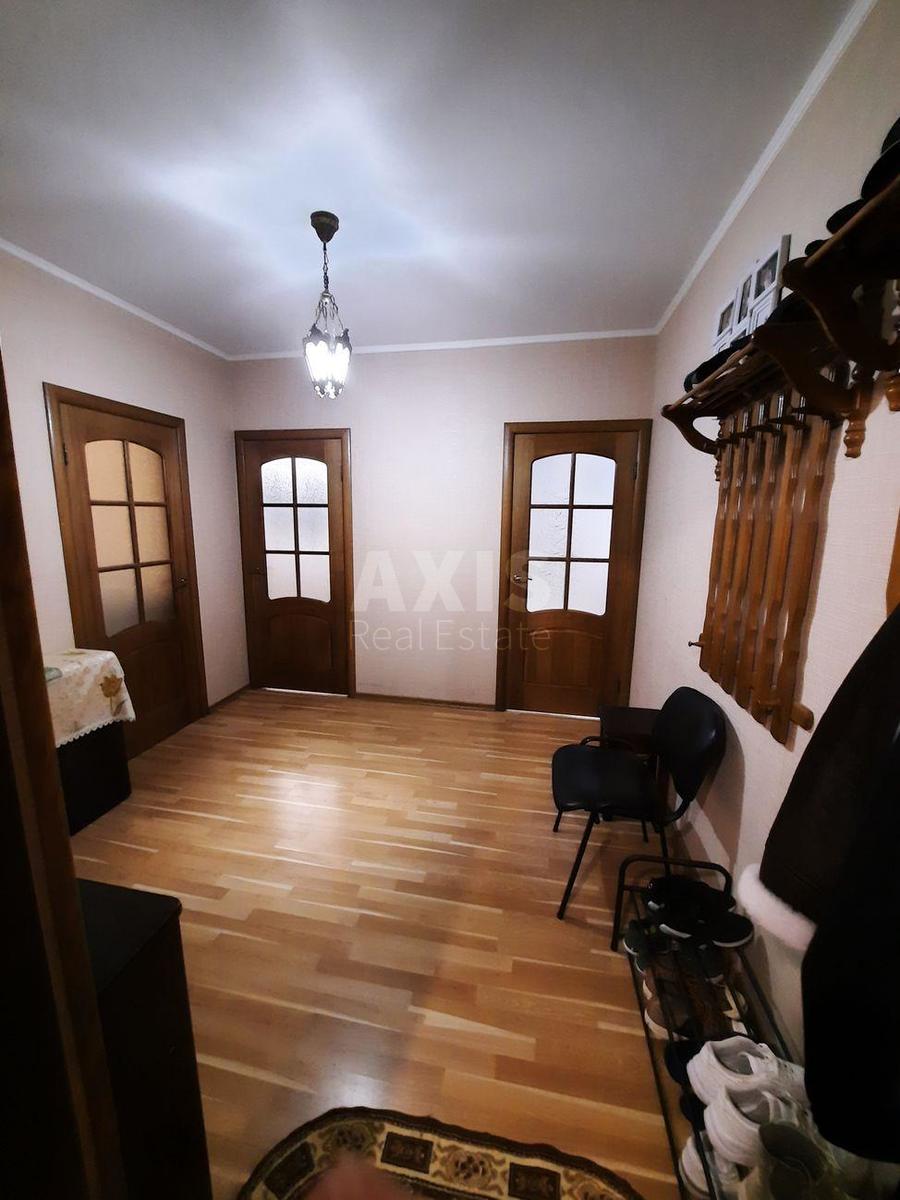 3k apartment vul. Bal'zaka Onore de 84А4