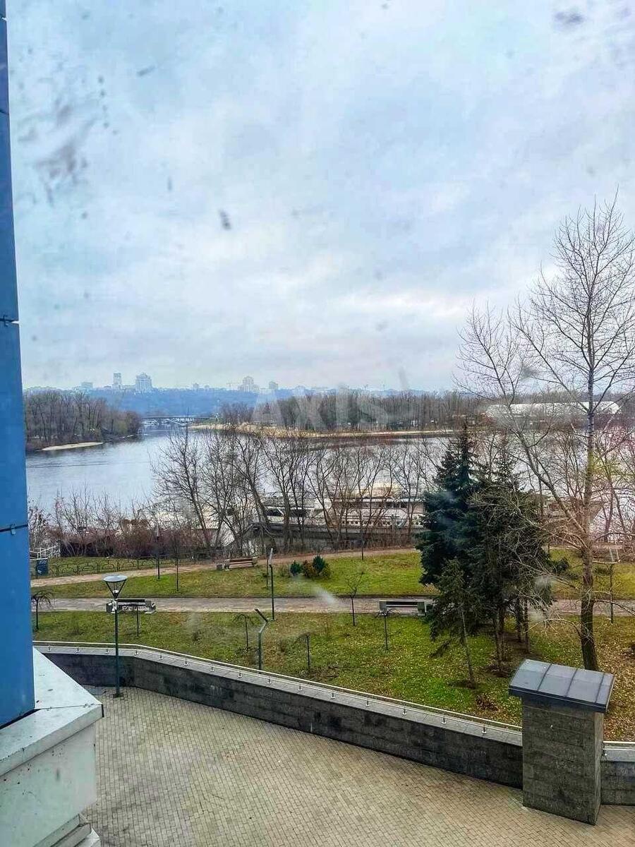 2k apartment vul. Mykil's'ko-Slobids'ka 3А4