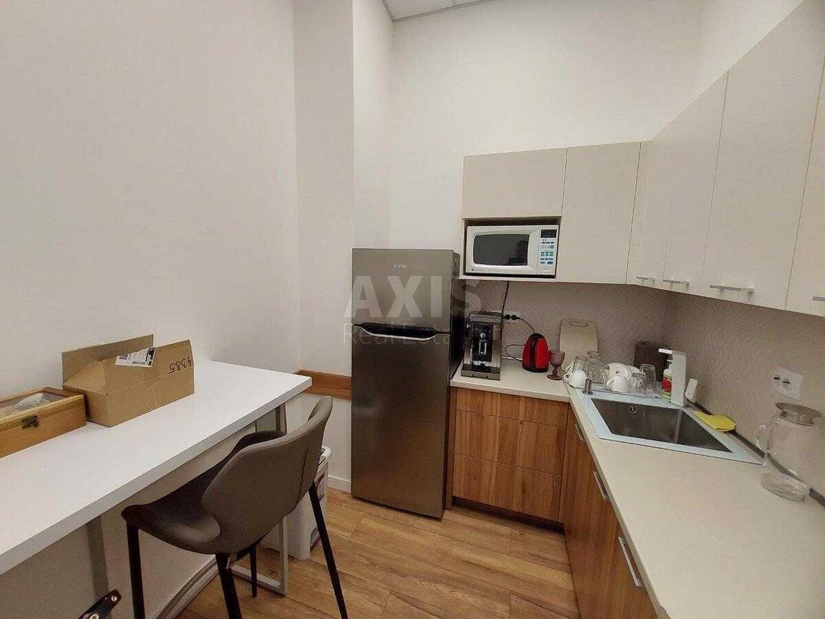 Office vul. Kostjantynivs'ka 75, 55m27