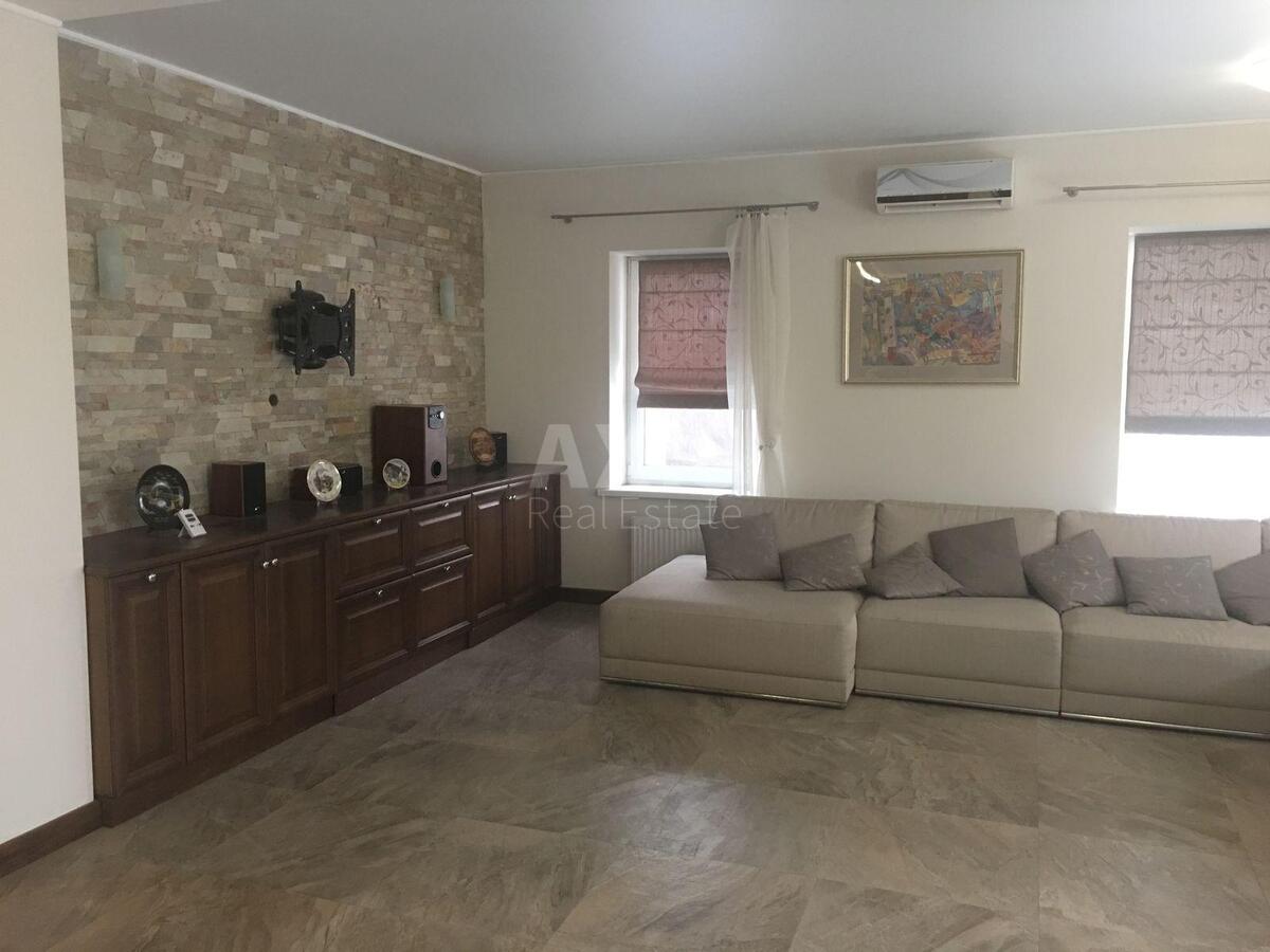 House vul. Krasnokuts'ka, 351m2, Kyiv city9