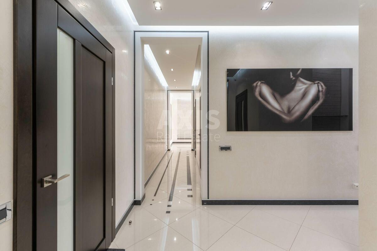 4k apartment vul. Dragomyrova Myhajla 75
