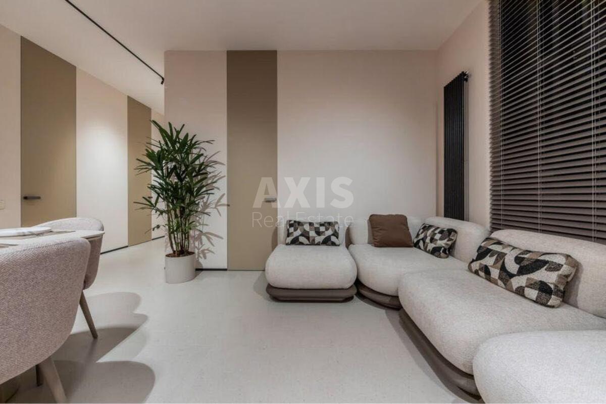 3k apartment vul. Dragomyrova Myhajla 184