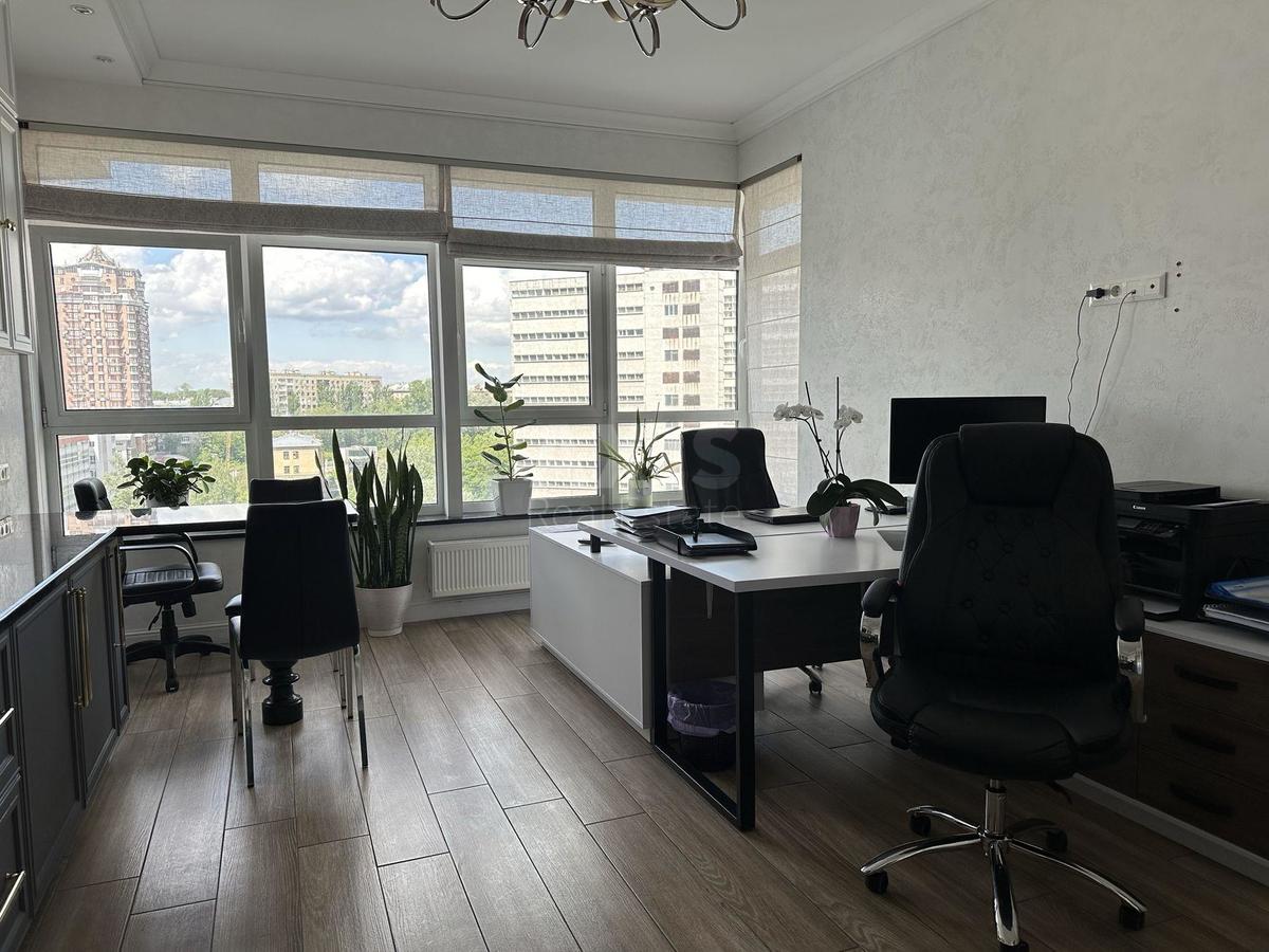 Office vul. Kutuzova 18/7, 132m2