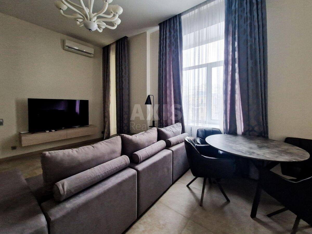 2k apartment vul. Desjatynna 1/3