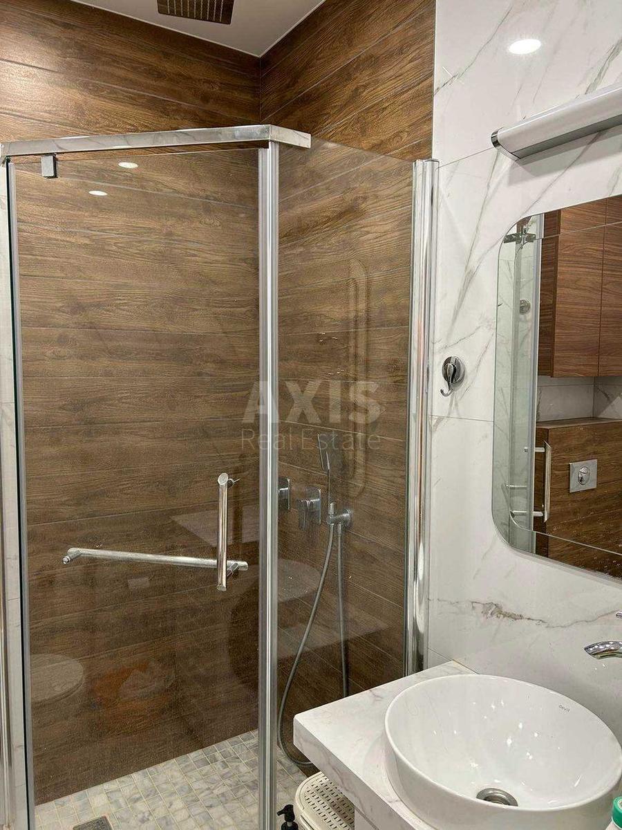 2k apartment vul. Sverstjuka Jevgena 64