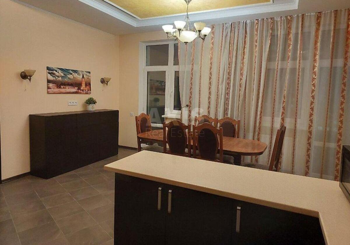 2k apartment vul. Mel'nykova 18Б3