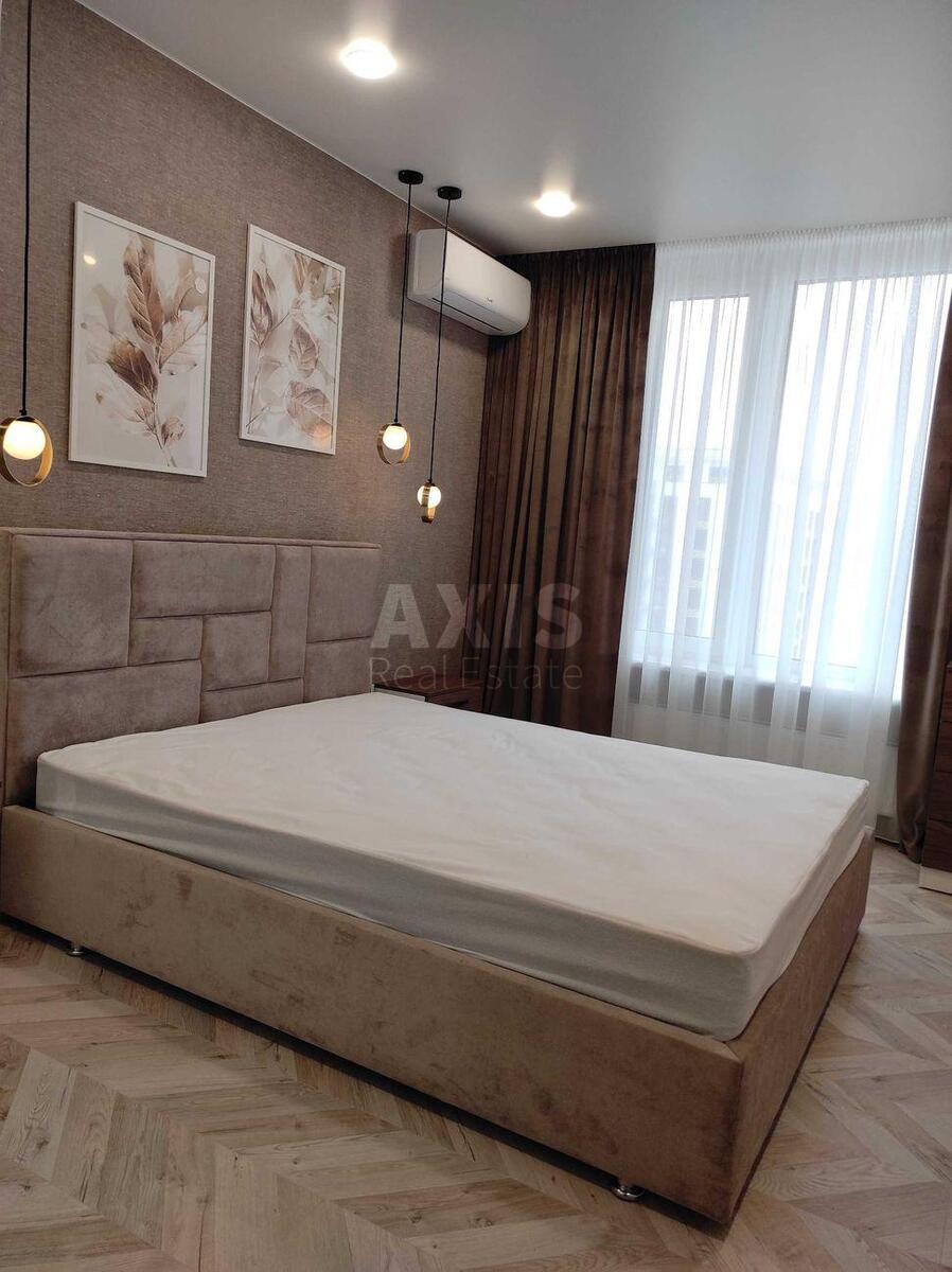 1k apartment nab. Dniprovs'ka 18467681