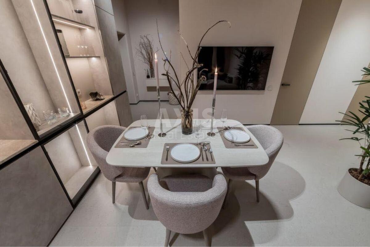 3k apartment vul. Dragomyrova Myhajla 185
