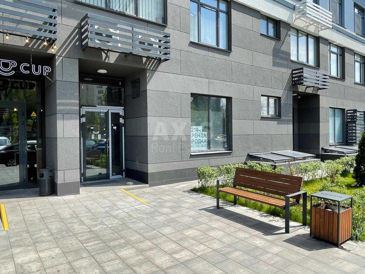 Trade object vul. Sverstjuka Jevgena 4, 210m20