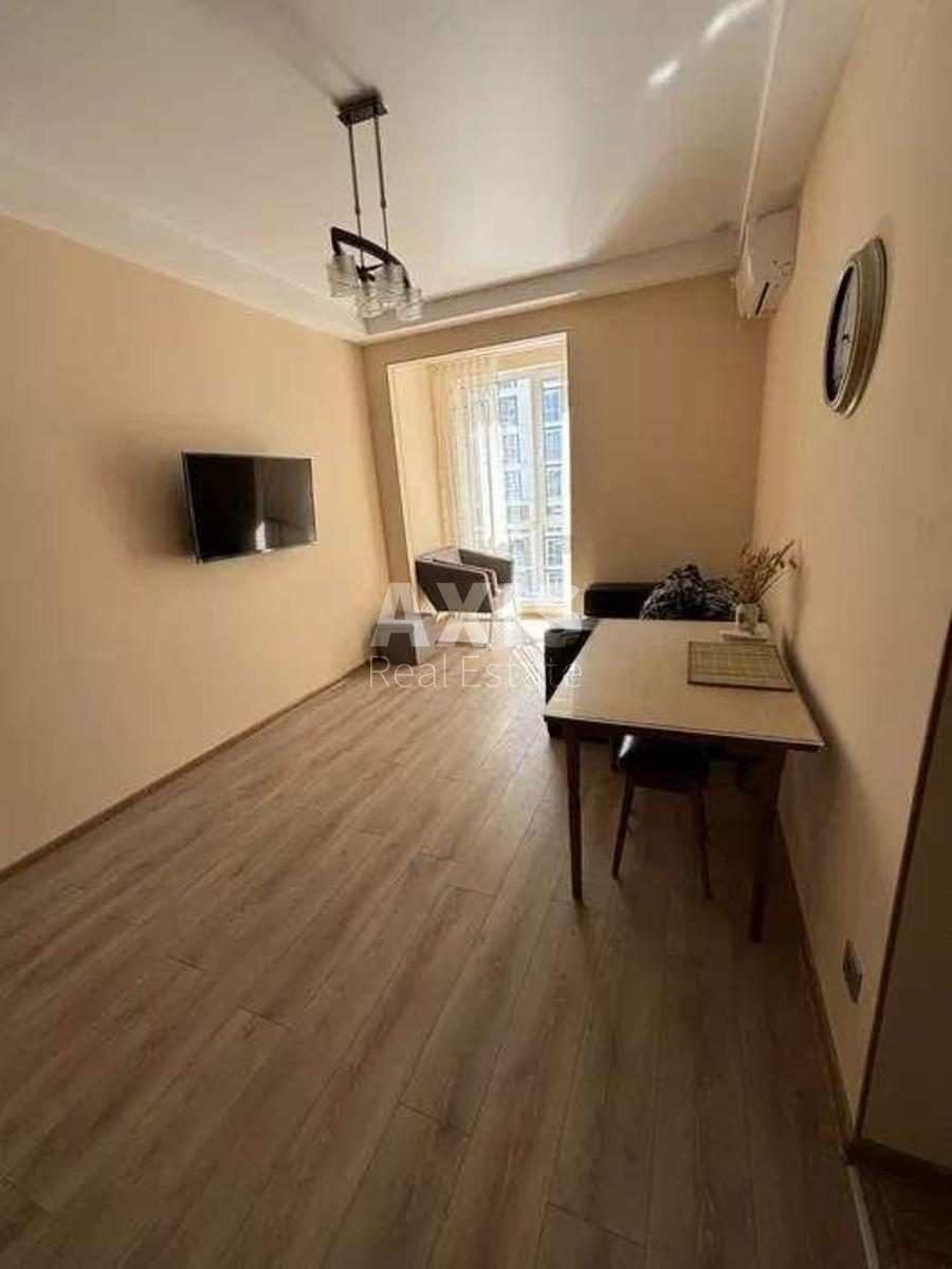 1k apartment vul. Myhajla Maksymovycha 241