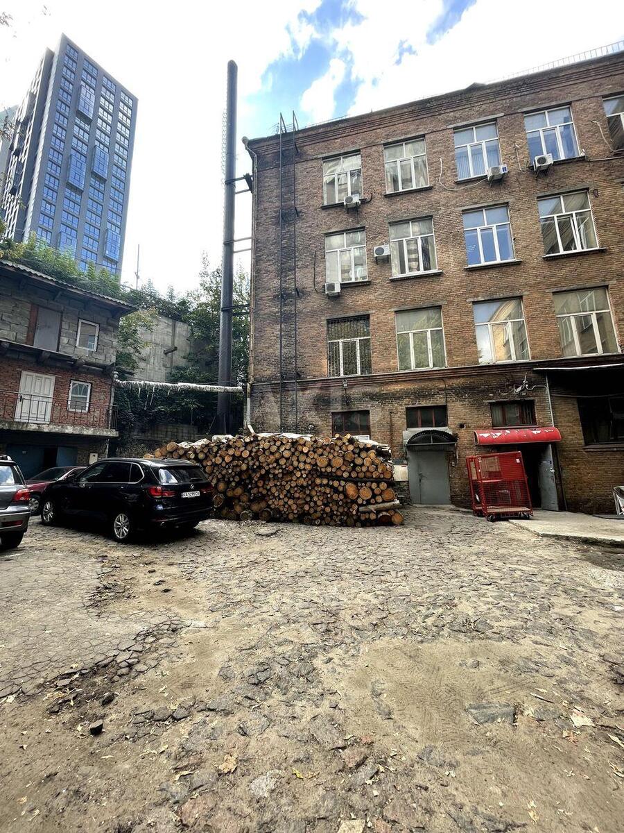 Объект сервиса ул. Глубочицкая 11, 4300м2611200