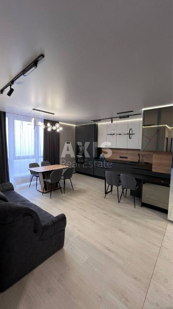 2k apartment vul. Pivnichno-Syrec'ka 1