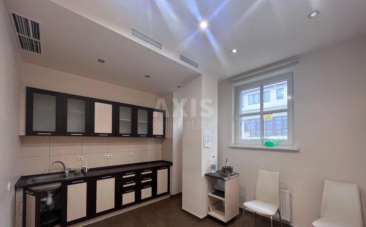 Office vul. Volodymyrs'ka 38, 325m26