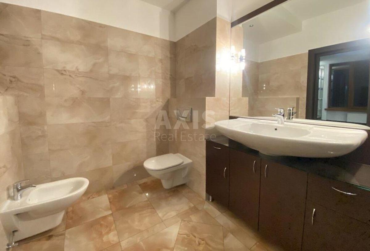 4k apartment vul. Zhyljans'ka 596