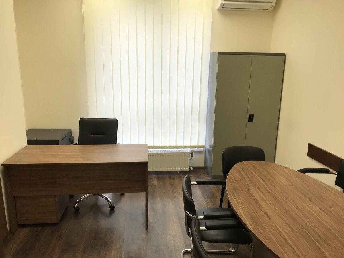 Office vul. Glybochyc'ka 40, 84m211