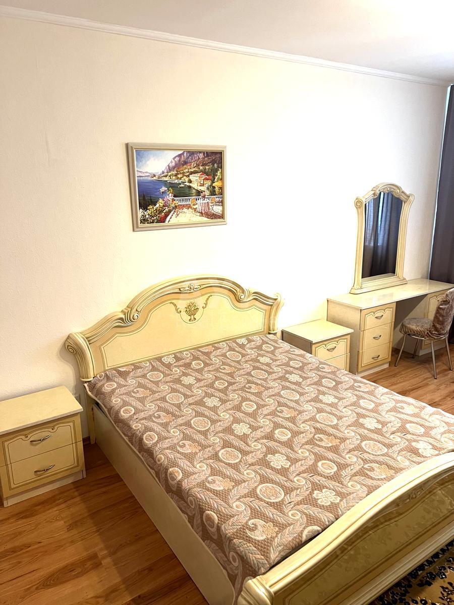 3k apartment vul. Sribnokil's'ka 1624389