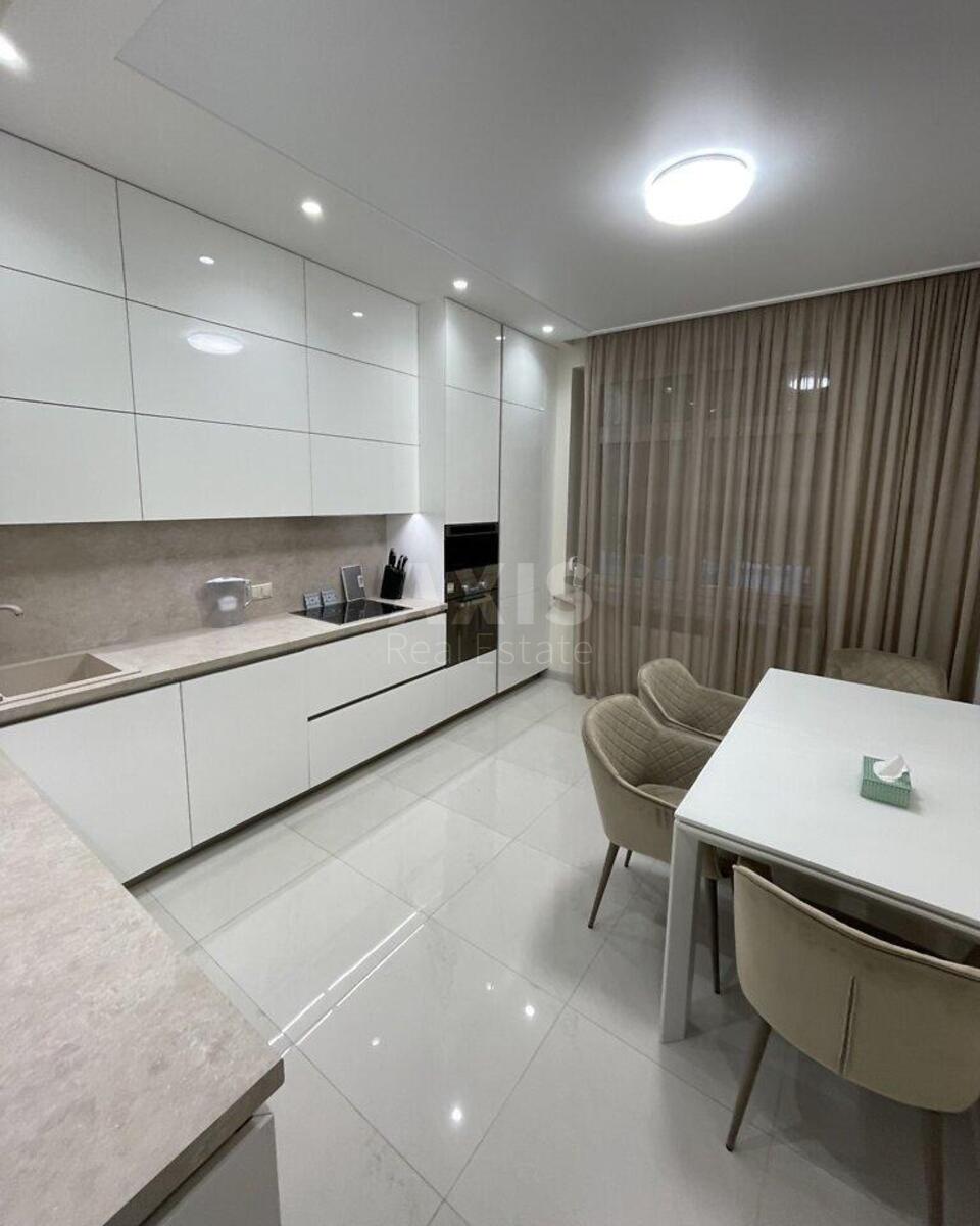 4k apartment vul. Kruglouniversytets'ka 3/5