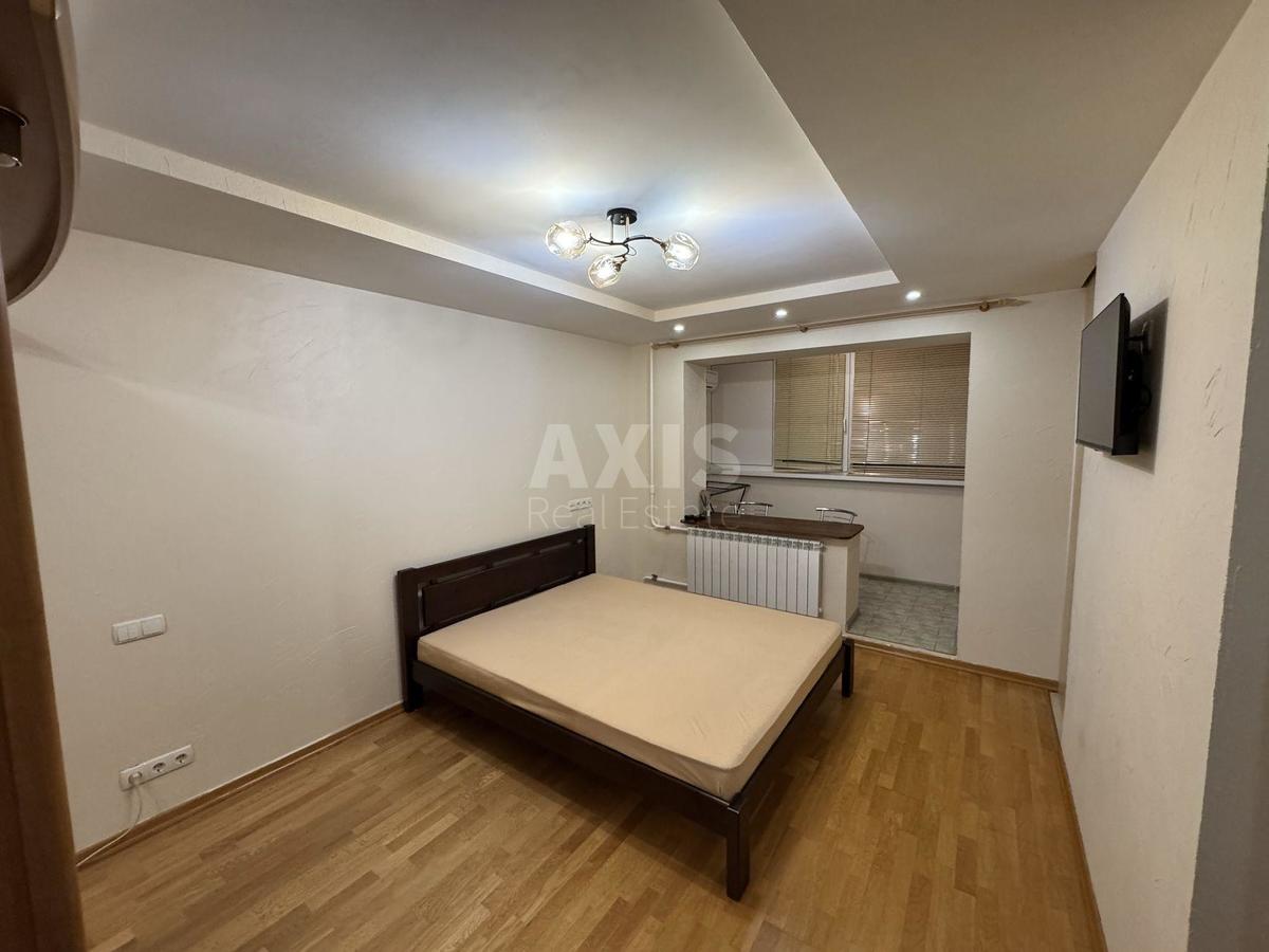 1k apartment uzv. Klovs'kyj 202