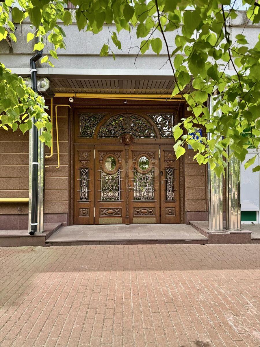 Office vul. Obolons'ka naberezhna 19, 352m2