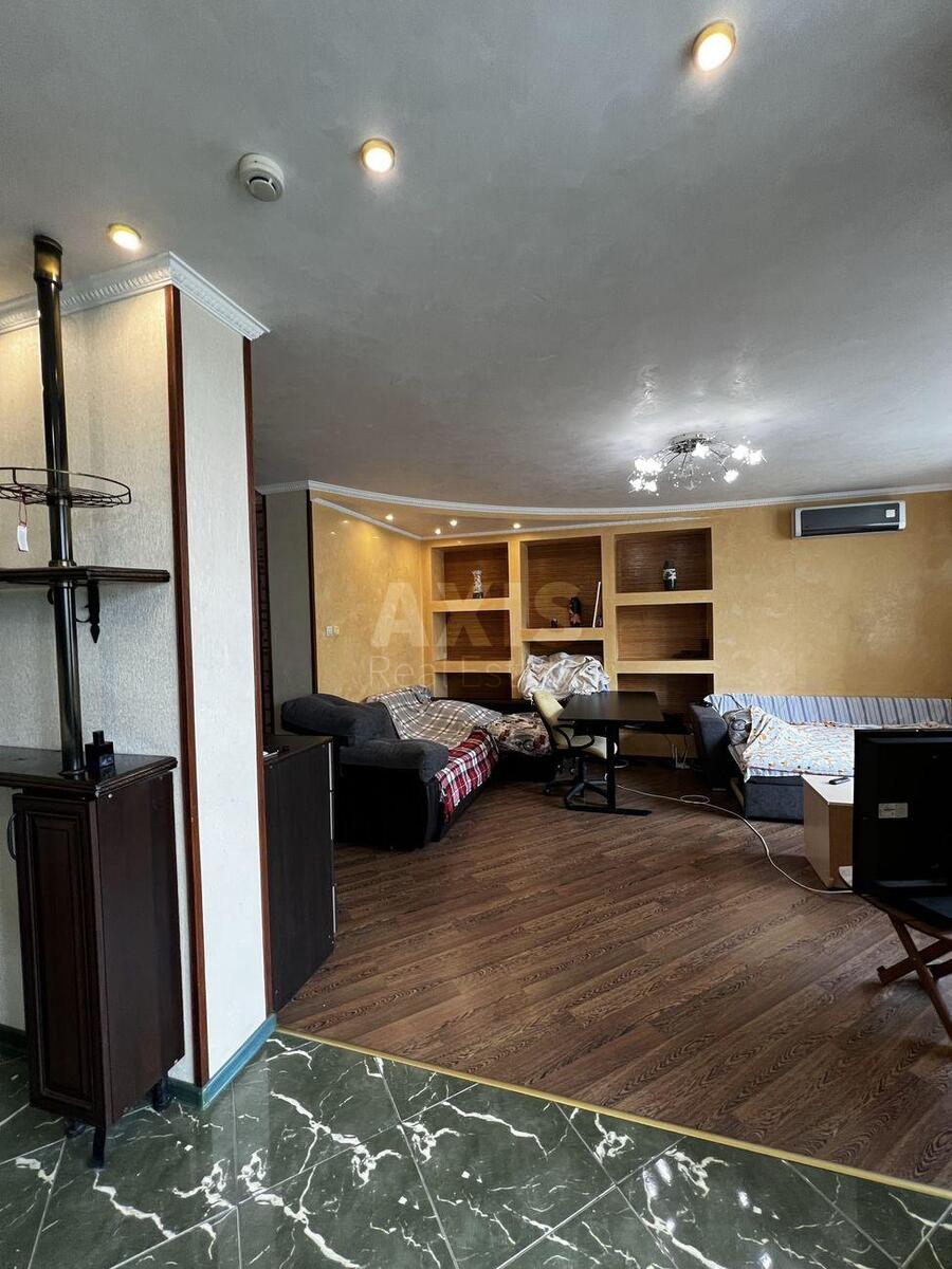 2k apartment vul. Sribnokil's'ka 19