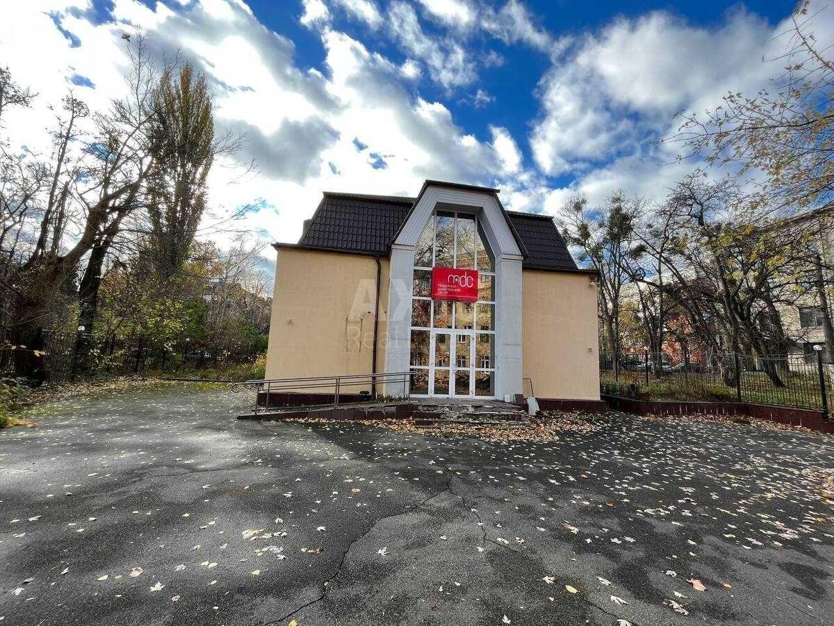 Service object vul. Zoologichna 3Д, 400m2
