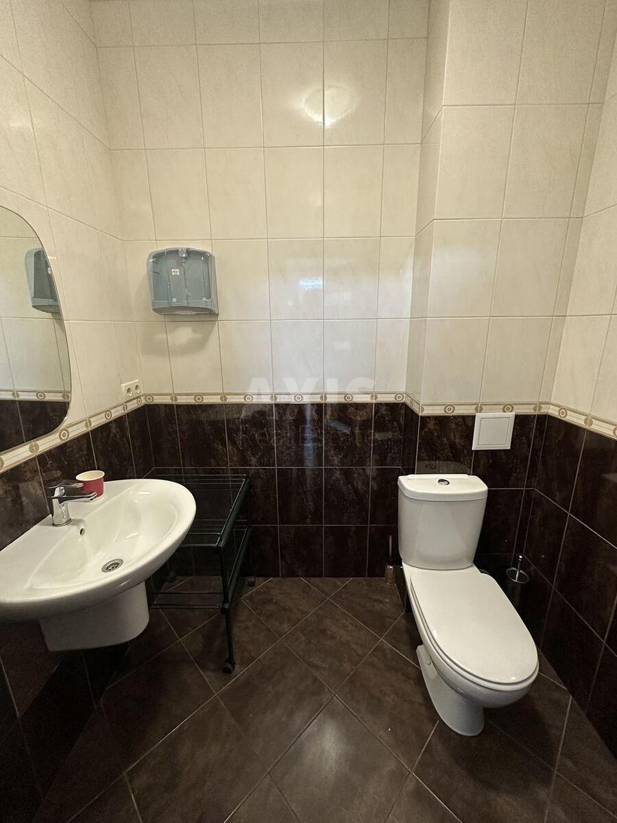 Office vul. Jevgena Konoval'cja 36В, 200m29