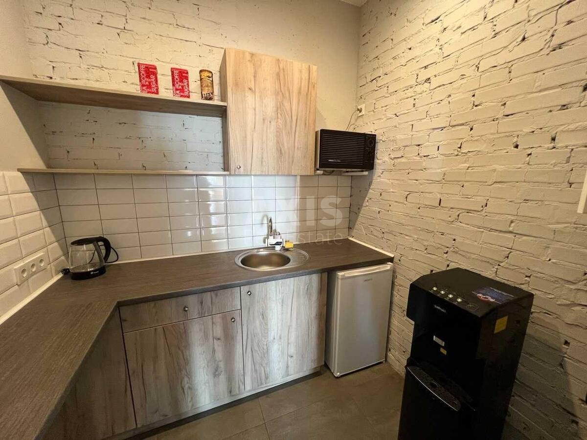 Office vul. Kyrylo-Mefodii'vs'ka 2, 75m2597392