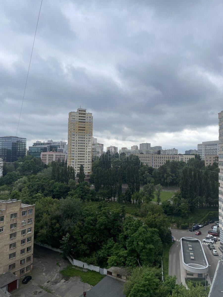 3к квартира ул. Карпатская 126075010