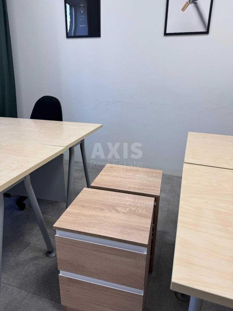 Office bul. Lesi Ukrai'nky 6, 60m21