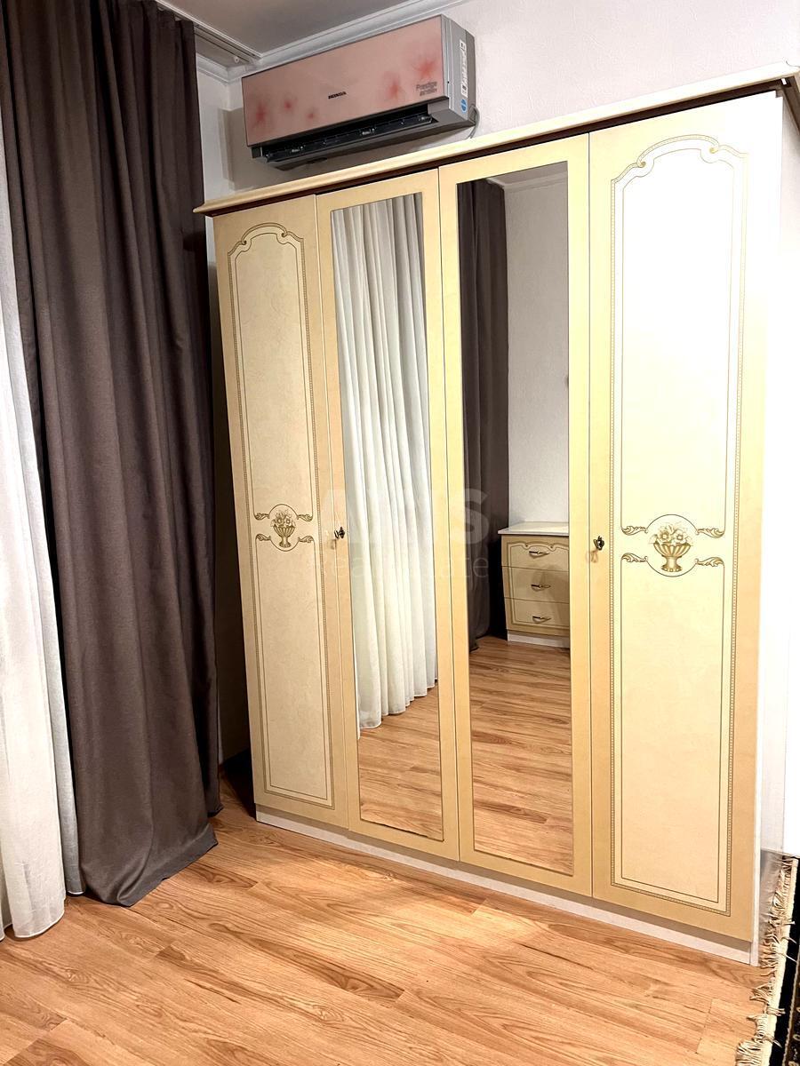 3k apartment vul. Sribnokil's'ka 16243810