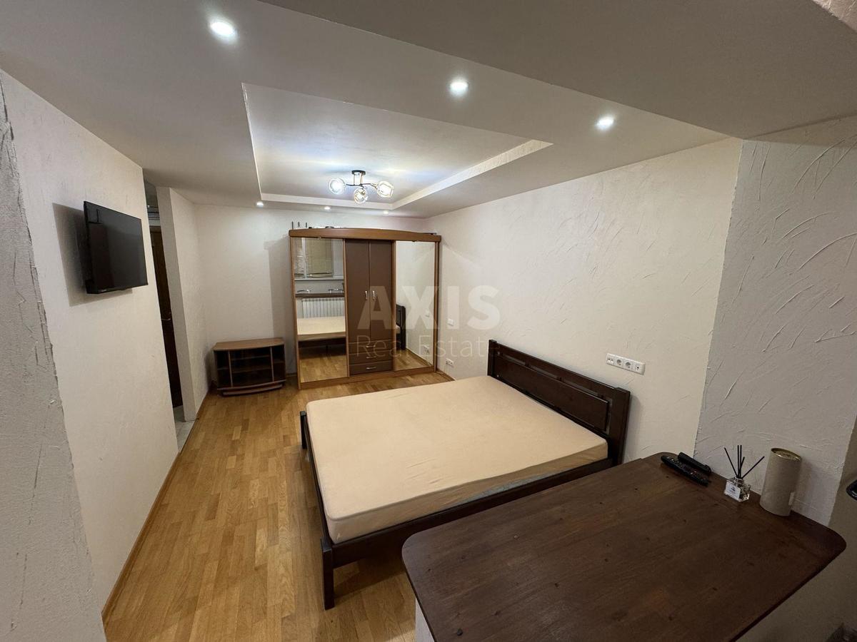 1k apartment uzv. Klovs'kyj 203