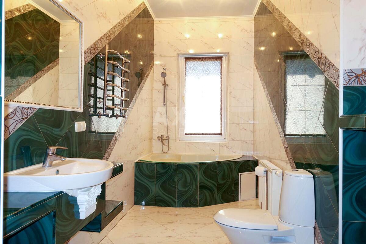House vul. Bogatyrs'ka, 650m2, Kyiv city593429