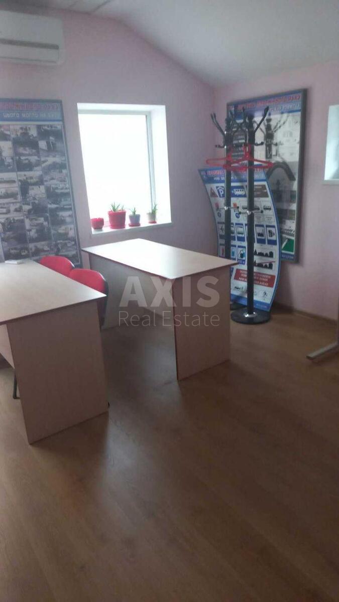 Office vul. Zodchyh 52, 60m20
