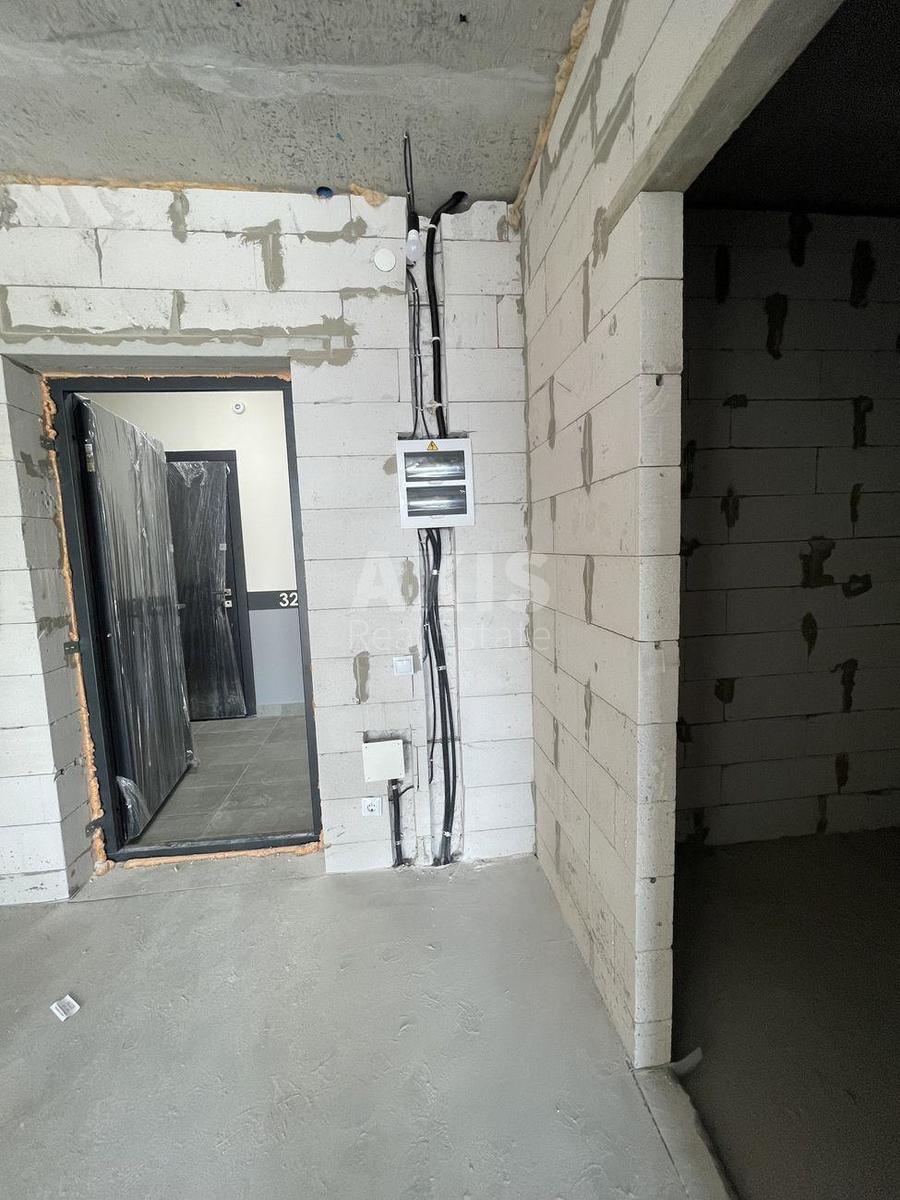 1k apartment nab. Dniprovs'ka 151