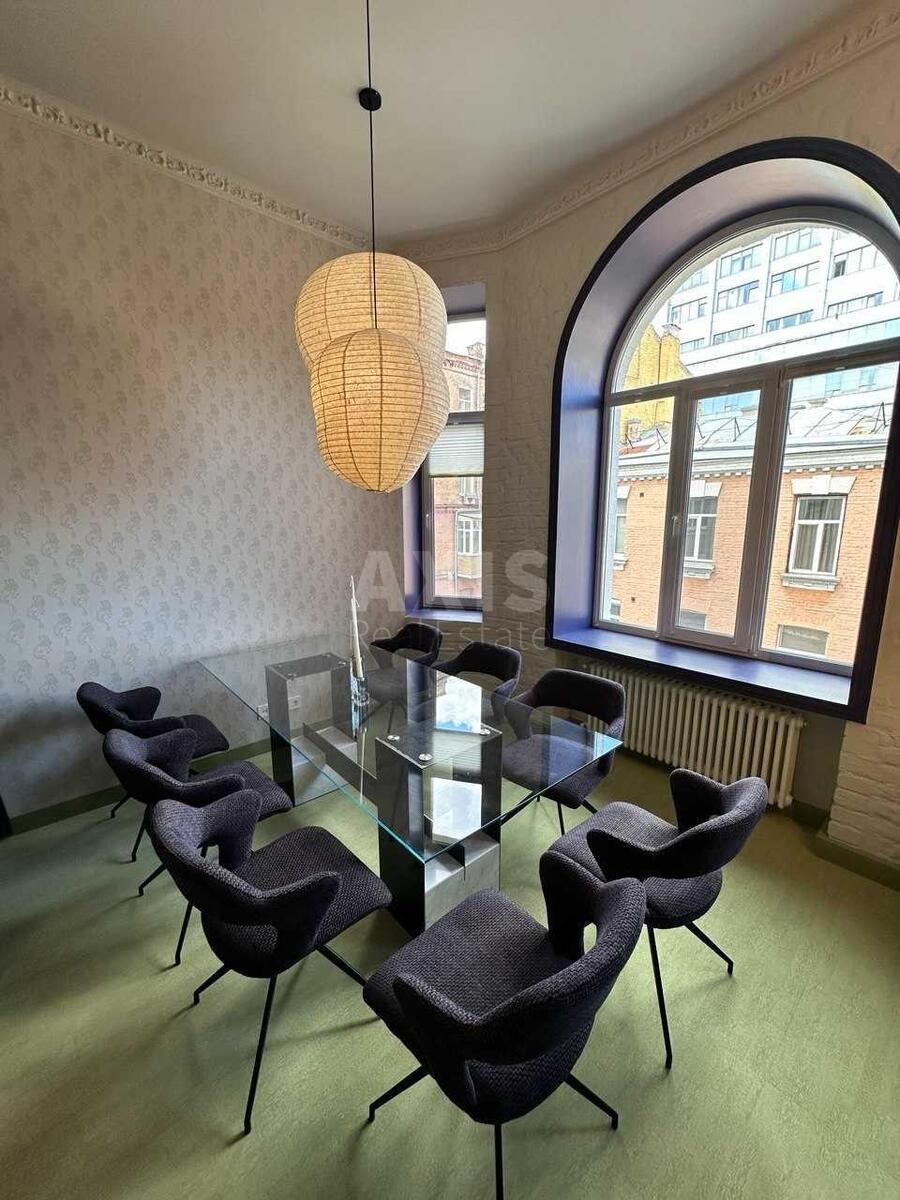 Office vul. Rustaveli Shota 15Б, 135m21