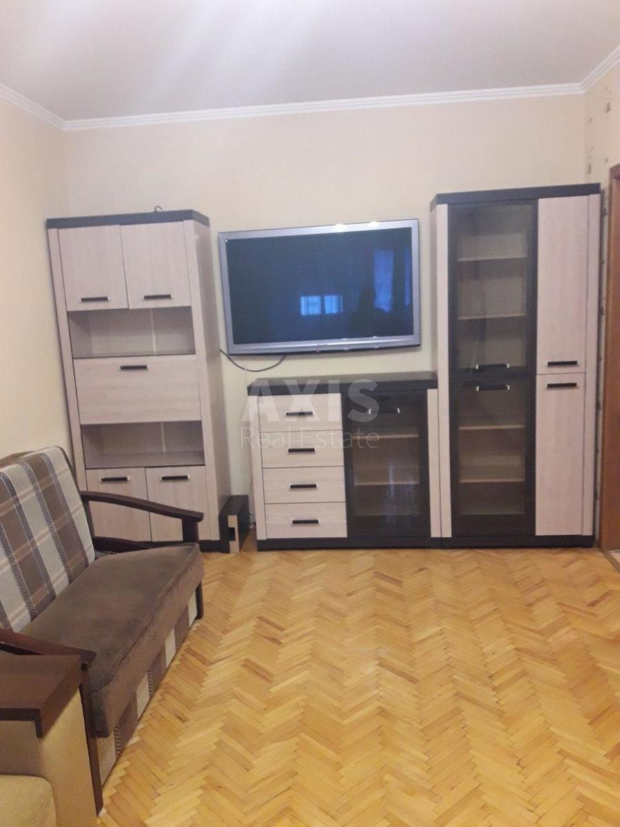 2k apartment vul. Revuc'kogo 4В0