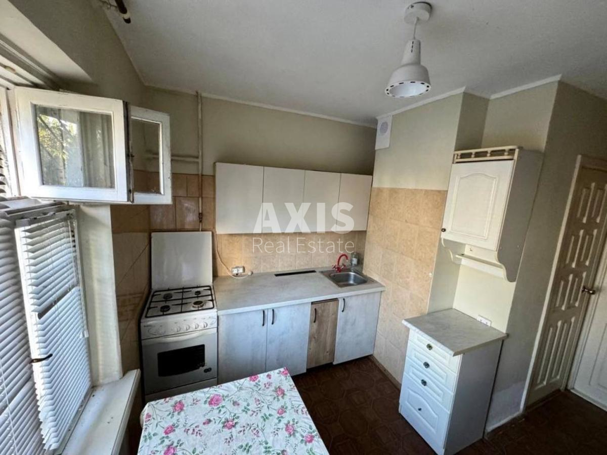 2k apartment vul. Pryozerna 10г3
