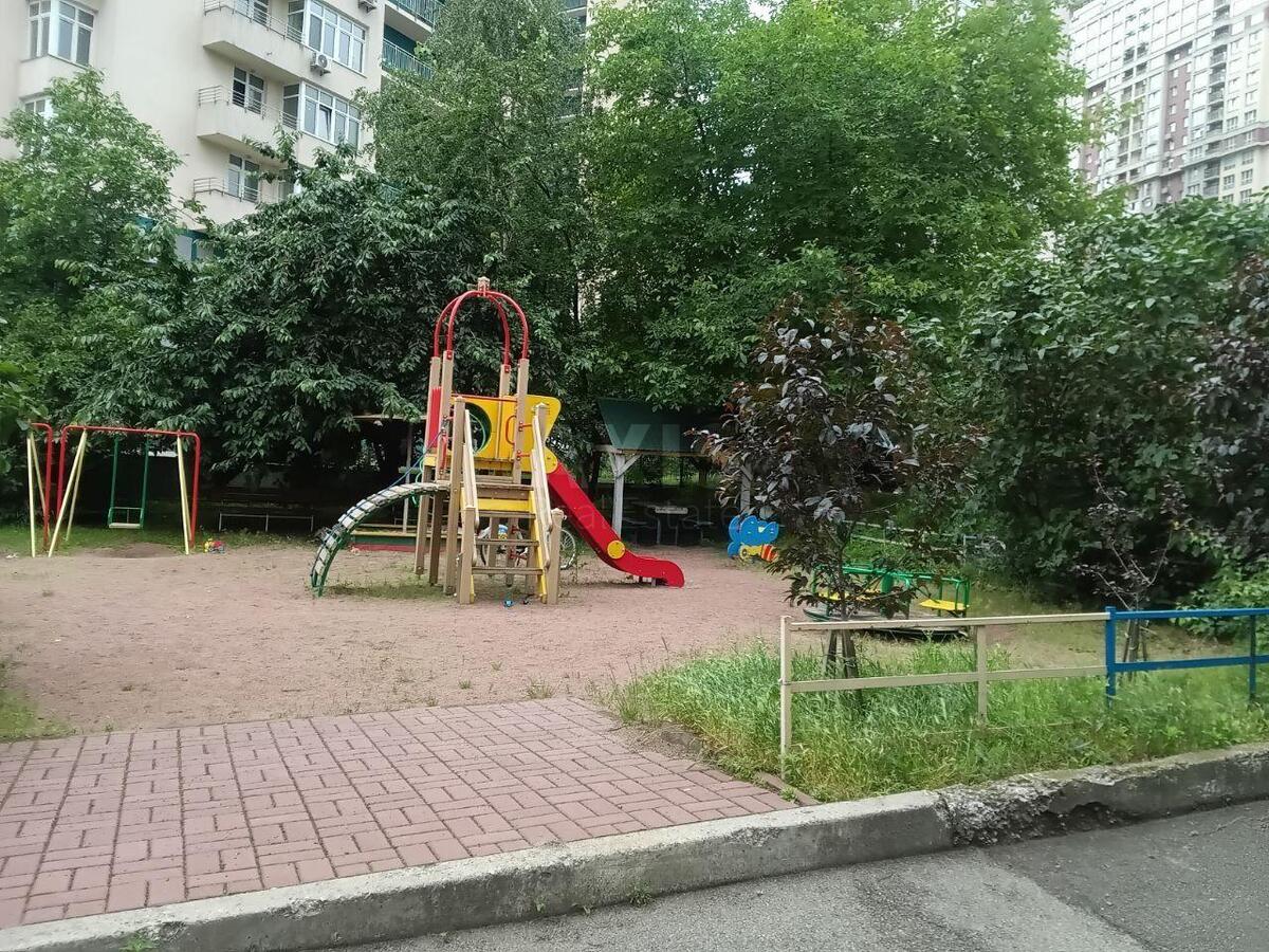 3к квартира ул. Карпатская 126075011