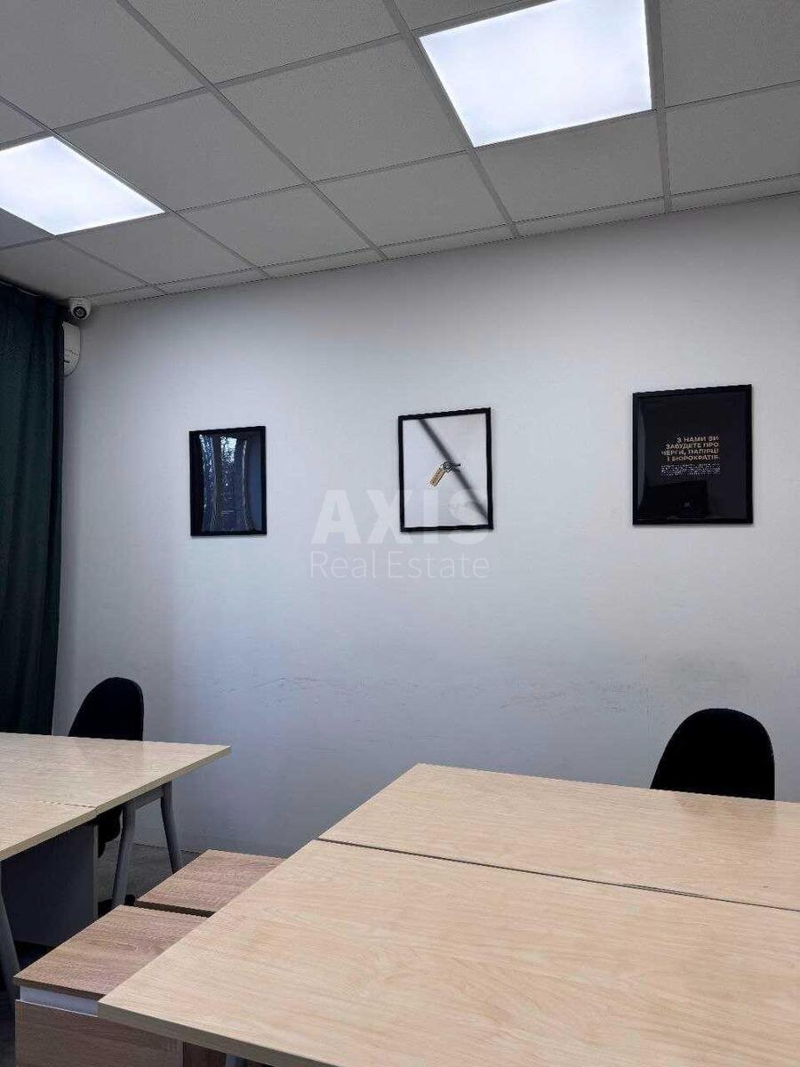 Office bul. Lesi Ukrai'nky 6, 60m22