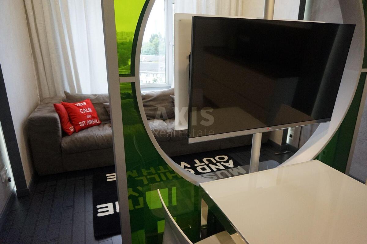 3k apartment vul. Parkovo-Syrec'ka 4Б580520