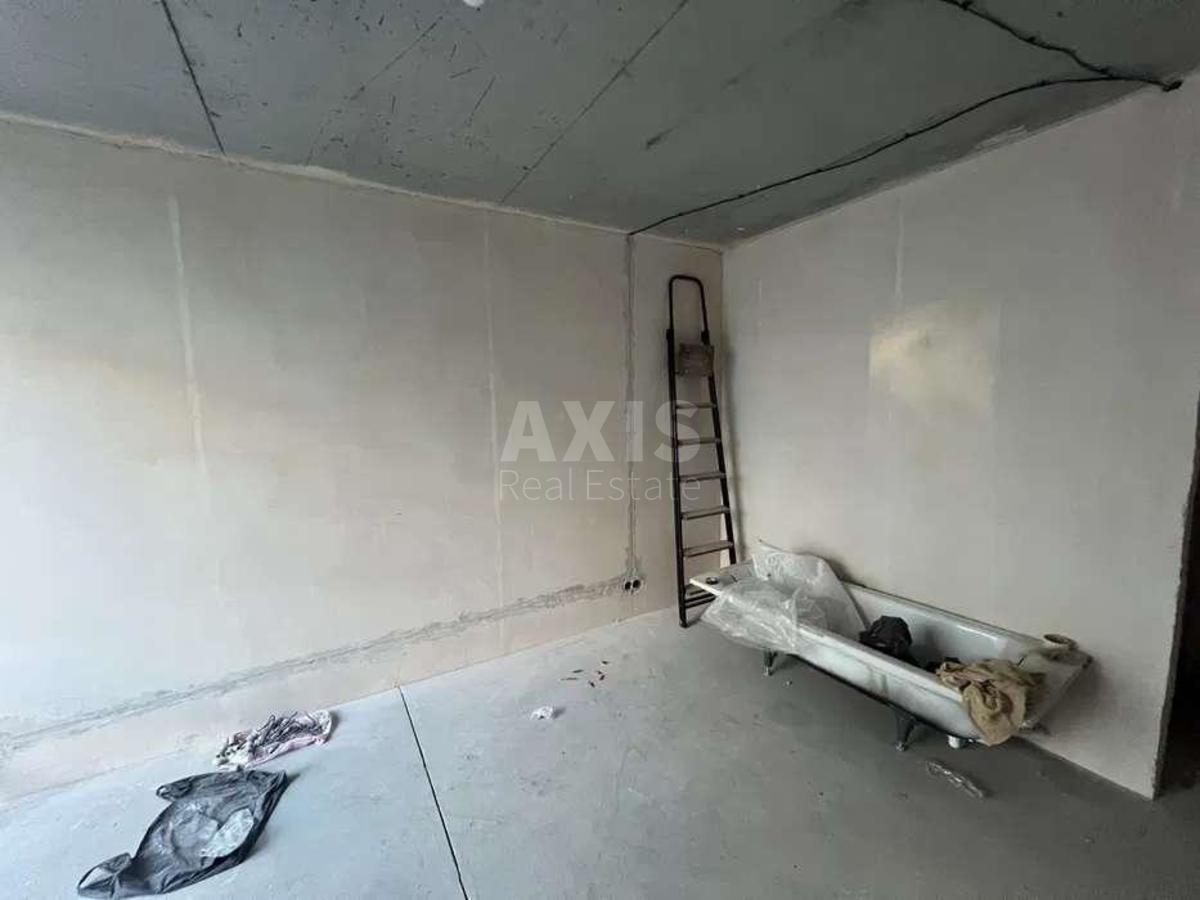1k apartment vul. Radystiv 400