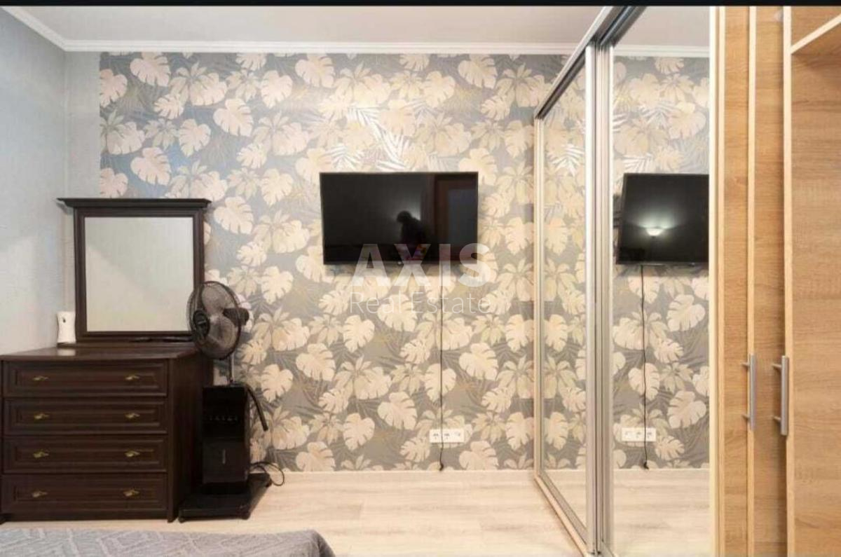 3k apartment vul. Pysarzhevs'kogo Akademika 8а10