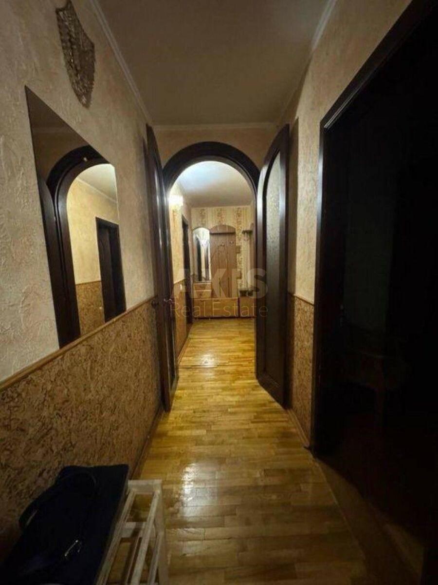 3k apartment pr-t Poryka Vasylja 15А4