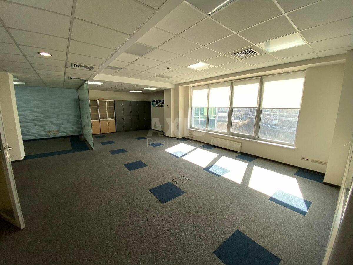 Office vul. Degtjarivs'ka 27Т, 700m24