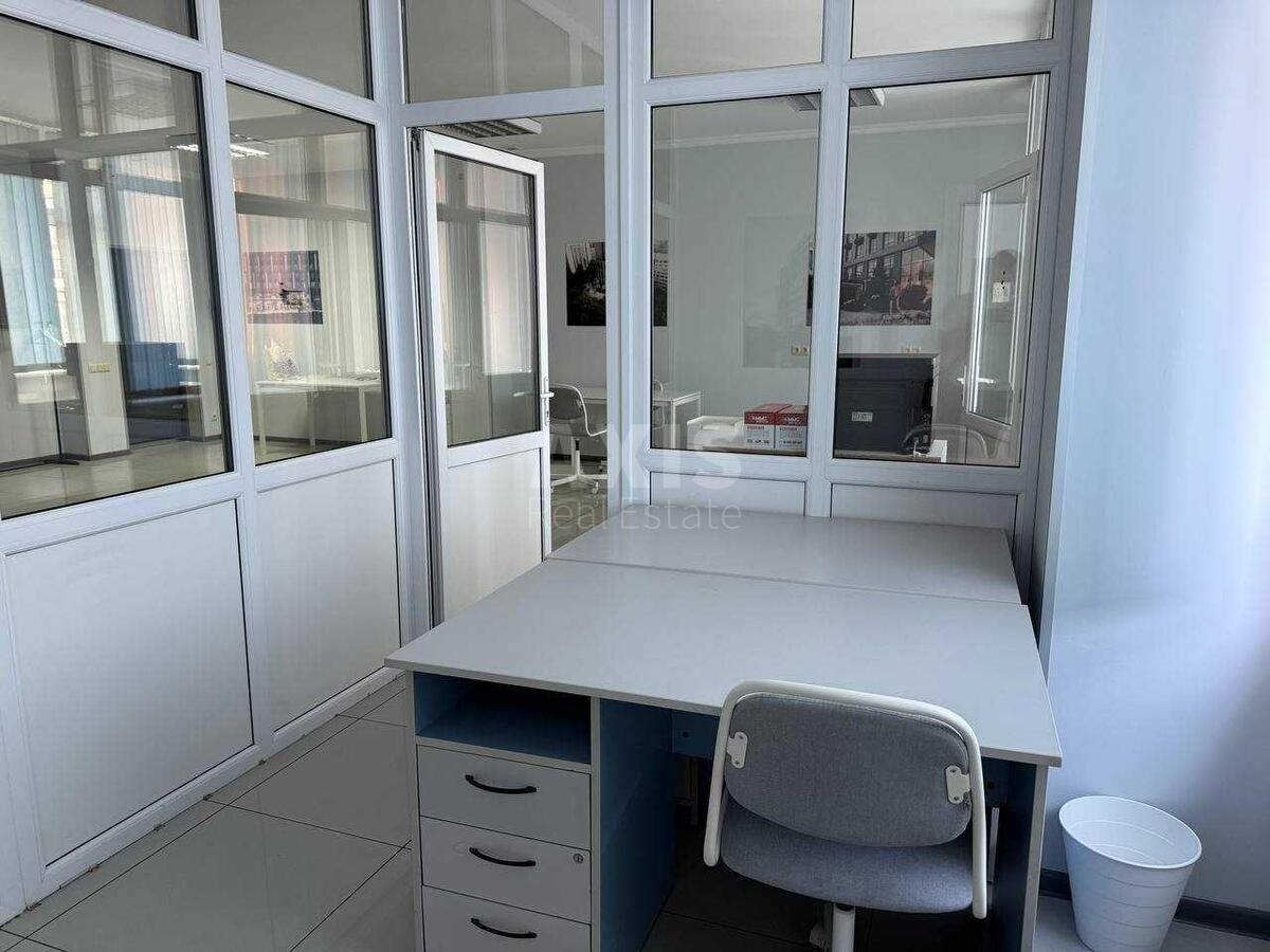 Офис бул. Леси Украинки 7А, 140м2588038
