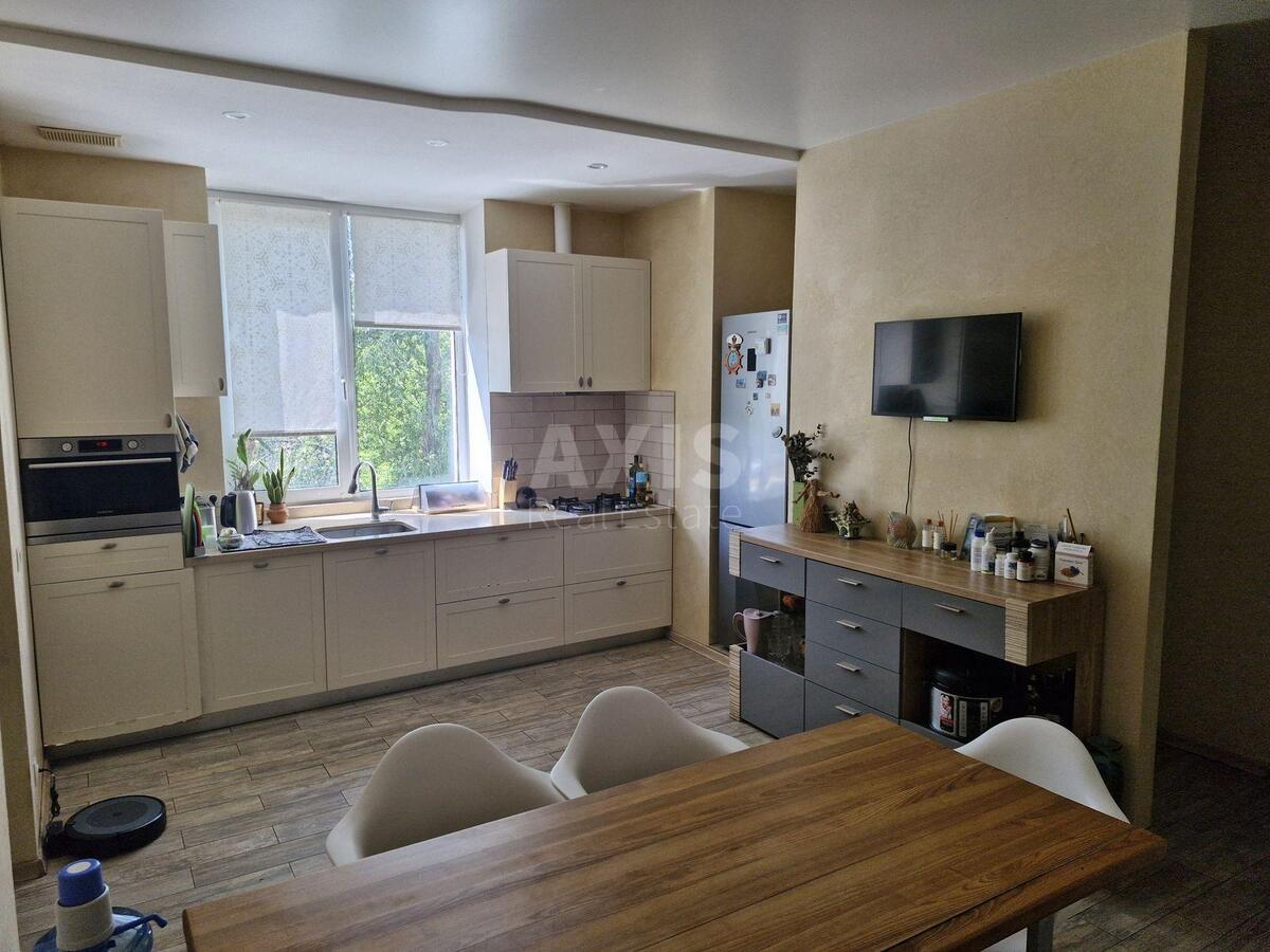 4k apartment vul. Iskrivs'ka 11