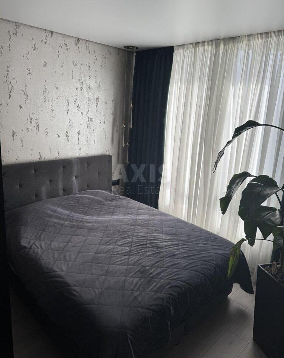 1k apartment vul. Kadets'kyj gaj 106