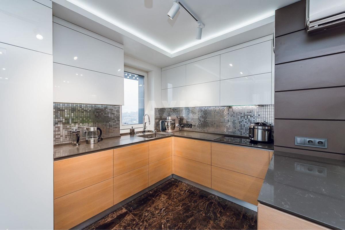 3k apartment vul. Lypkivs'kogo Vasylja Mytropolyta 16В8