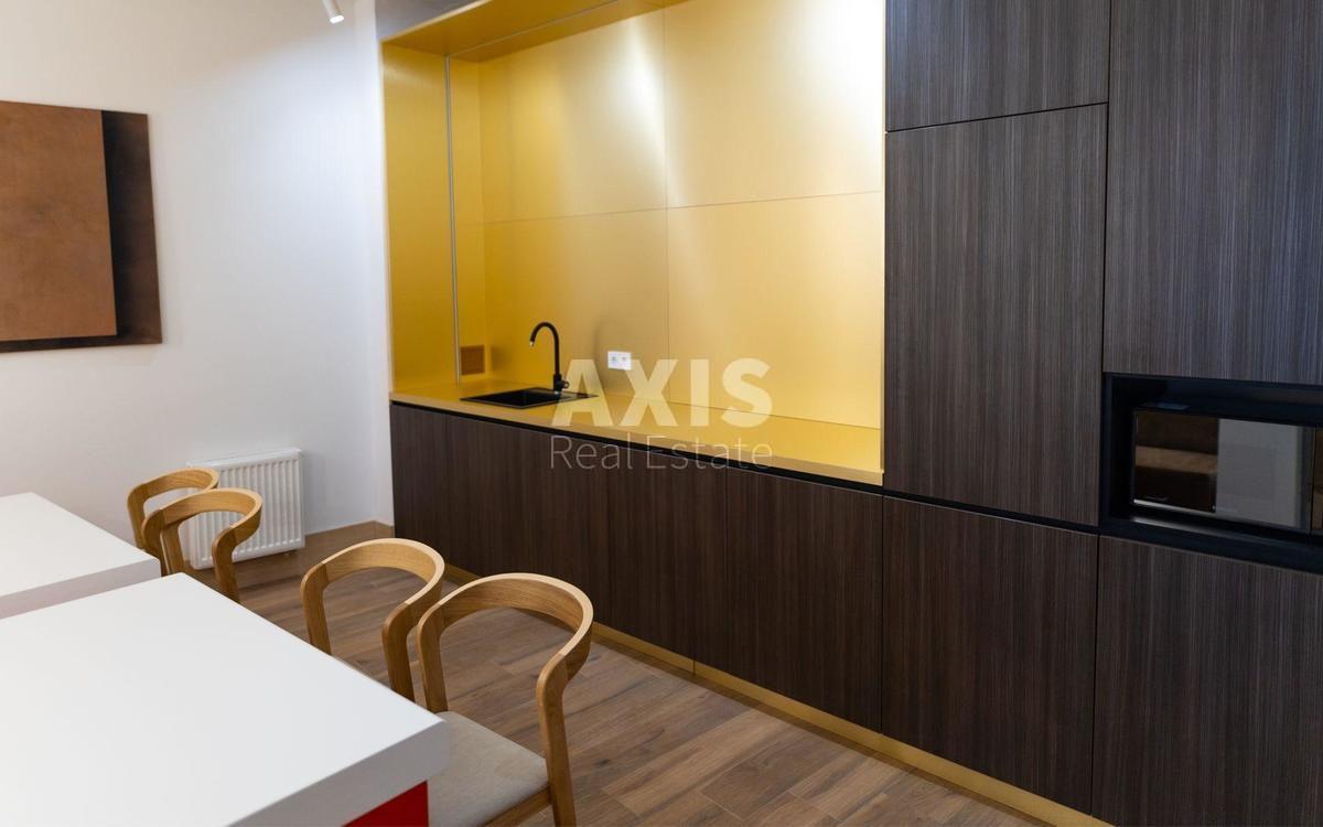 Office vul. Buslivs'ka 12, 135m25